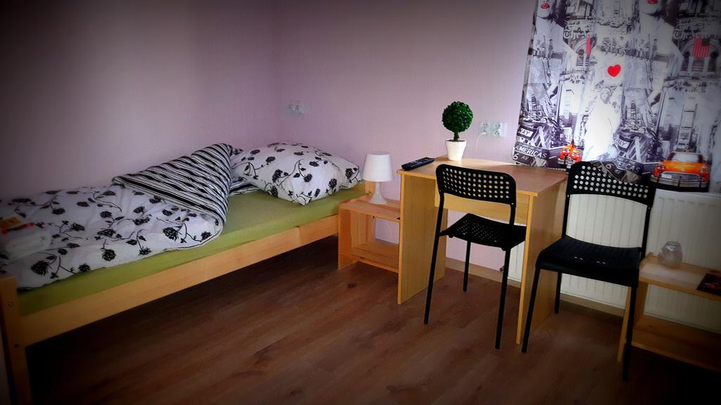 Hostel Puzzle - Jezyce Poznań Eksteriør billede